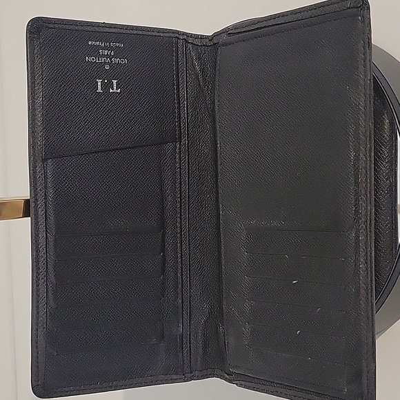 AUTHENTIC LOUIS VUITTON WALLET - Picture 4 of 9